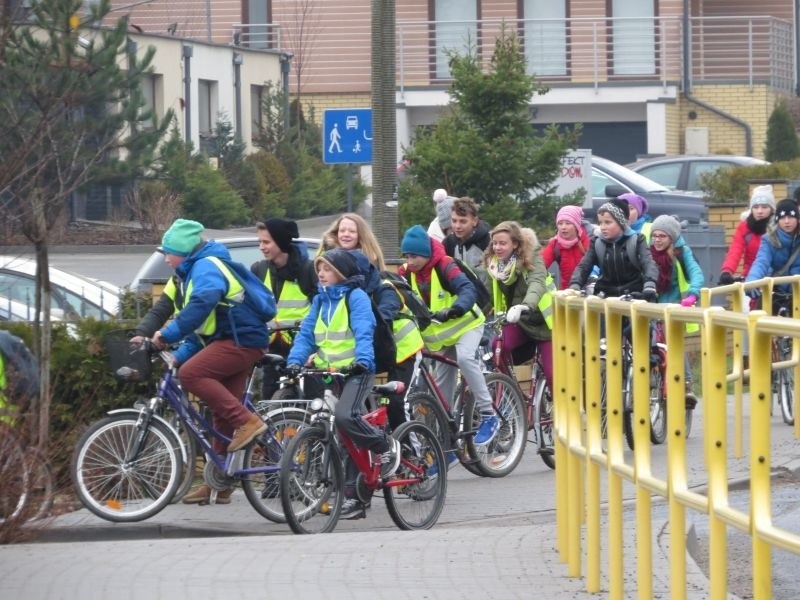 Po kilku latach mieszkańcy doczekali się ścieżki rowerowej...