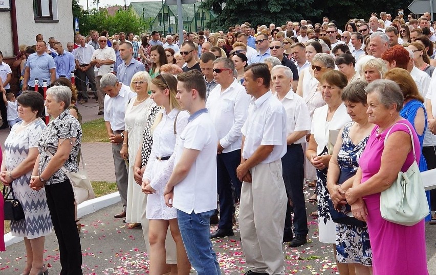Boże Ciało. Tłumy wiernych na procesji w Kazimierzy Wielkiej [ZDJĘCIA]