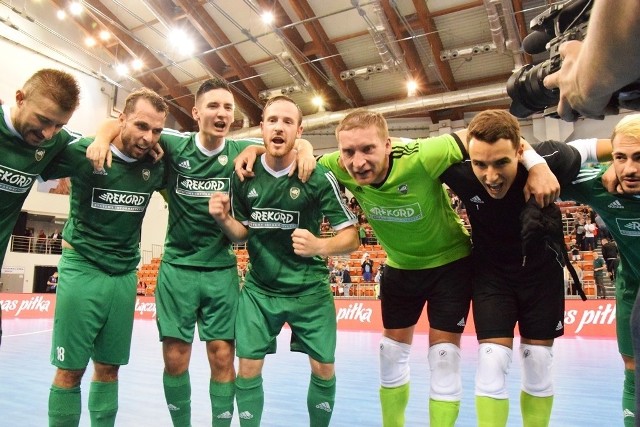 Zwycięstwem 2:1 nad zespołem Varna City, mistrzem Bułgarii, futsaliści BTS Rekord Bielsko-Biała zakończyli turniej UEFA Futsal Champion League w Bielsku-Białej. Z kompletem zwycięstw awansowali do dalszej fazy rozgrywek. ZOBACZ ZDJĘCIA