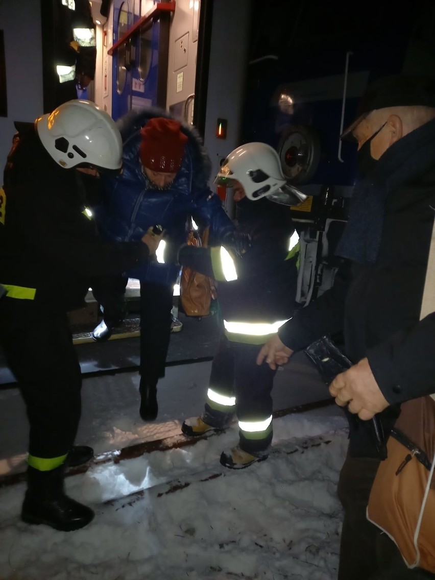 Tragiczny wypadek na torach w Bidzinach w powiecie opatowskim. Dwie osoby zginęły
