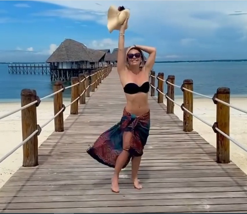 Edyta Herbuś w zmysłowym tańcu na molo! Aktorka i tancerka wróciła z urlopu na Zanzibarze. Zmysłowe nagranie trafiło do sieci [WIDEO]