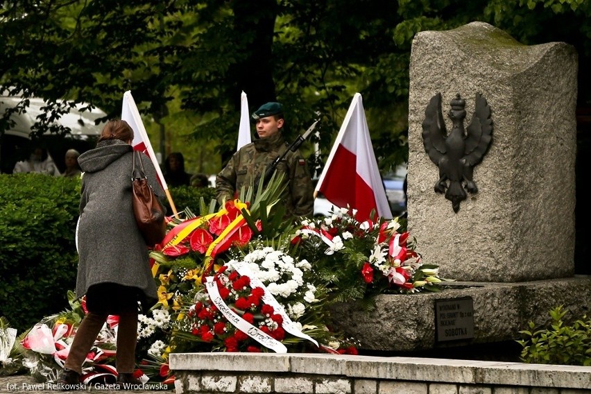 Wrocław: Oficjalne obchody 223. rocznicy uchwalenia Konstytucji 3 Maja (ZOBACZ ZDJĘCIA)