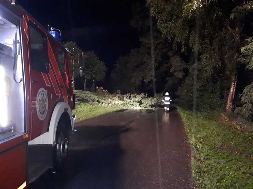 Nocą było groźnie w podkrakowskich powiatach. Rzeki przekraczały stany alarmowe. Wody zalewały piwnice i drogi 