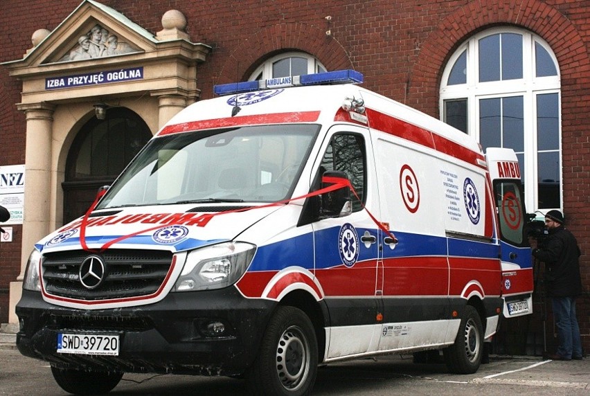 Ratownicy z Rydułtów mają nowy ambulans