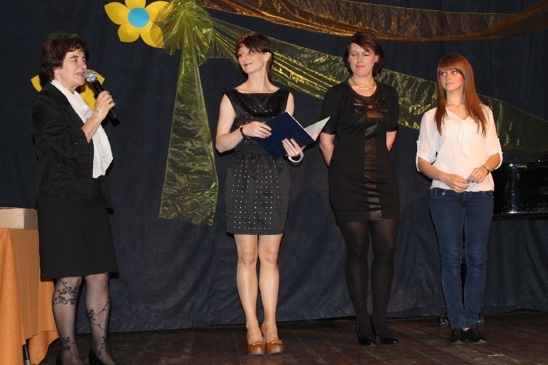 Senioralia 2012 w Oleśnie. Gwiazdami wieczoru były oleskie...