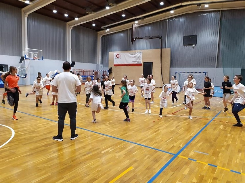 Sukces szkoły w Cierchach w gminie Mniów. Uczniowie trenowali pod okiem olimpijczyków