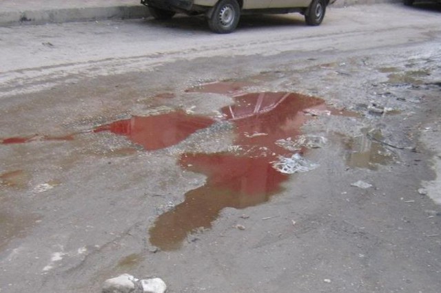 Krew na przystanku przy ulicy Radzymińskiej raziła przechodniów