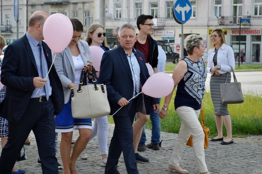 Marsz Różowej Wstążki do inicjatywa Częstochowskich Amazonek