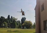 Helikopter LPR wylądował przy szkole w centrum Nowej Soli. Na miejsce dojechała straż pożarna i karetka. Co się stało?  
