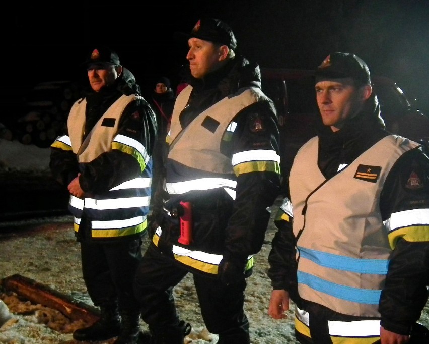 Strażacy w nocy ewakuowali 20 narciarzy z wyciągu 