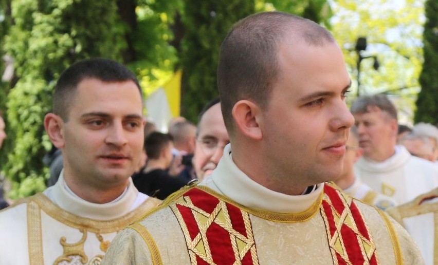 Szesnastu diakonów z diecezji kieleckiej przyjęło święcenia...