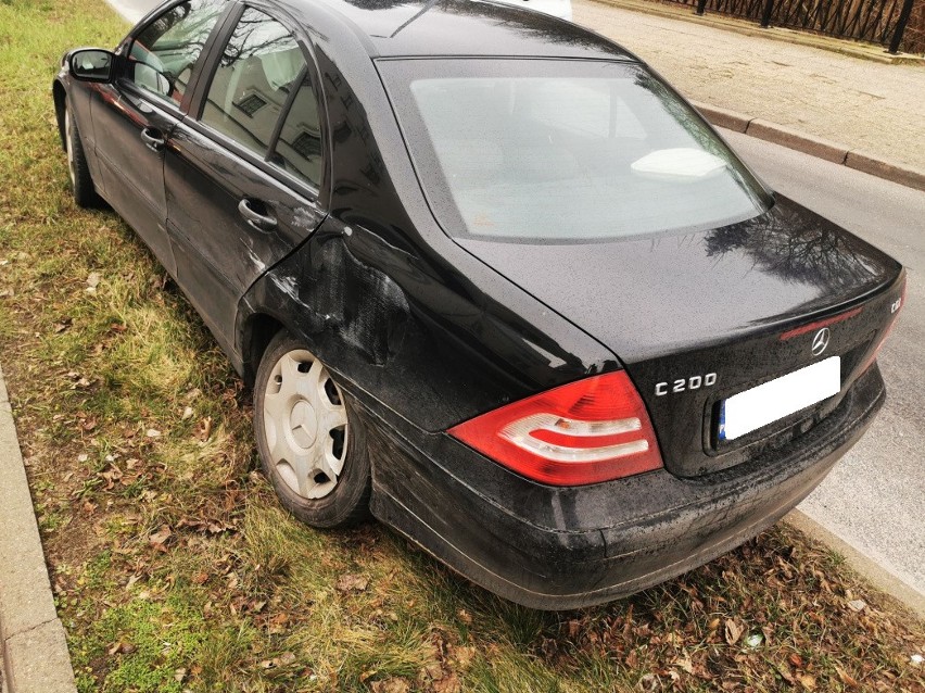 Kolizja na ul. Młyńskiej w Koszalinie. Zderzyły się dwa samochody [ZDJĘCIA]