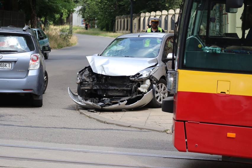 Auto po wypadku na ulicy Franciszkańskiej.