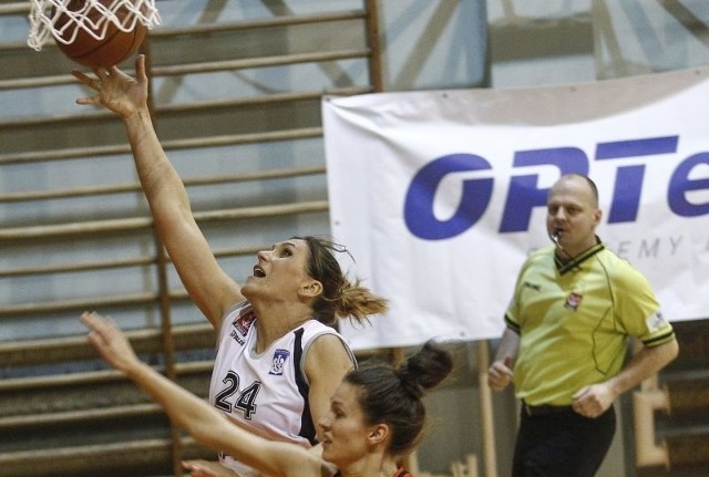Anna Wielebnowska wraca do formy - w Sosnowcu zanotowała double-double czyli 12 punktów i tyleż zbiórek.