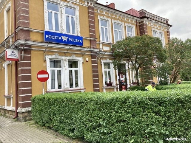 Budynek, gdzie na parterze znajduje się Poczta Polska