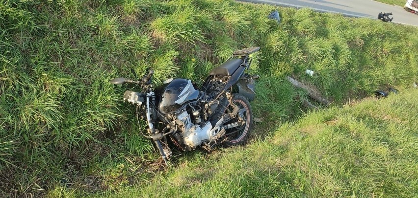 Poważny wypadek z udziałem 16-letniego motocyklisty w Jabłonicy Polskiej. Lądował śmigłowiec LPR [ZDJĘCIA]