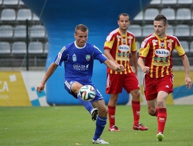 Michał Ilków-Gołąb (z lewej) nie jest już piłkarzem Miedzi Legnica