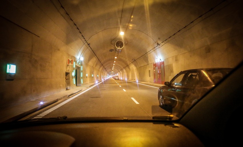 Prace konserwacyjne w tunelu pod Martwą Wisłą. Przez dwa tygodnie ruch nocą będzie ograniczany do jednego pasa w obu nitkach