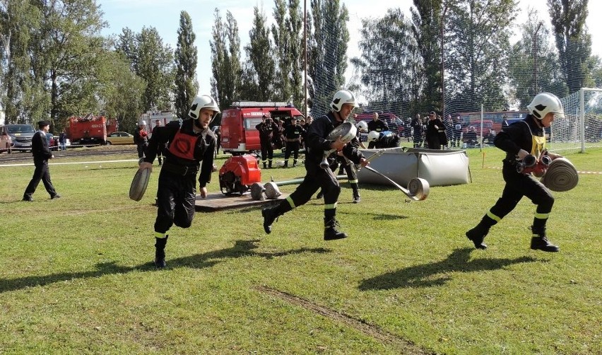 W Dąbrowie odbyły się powiatowe zawody sportowo-pożarnicze 