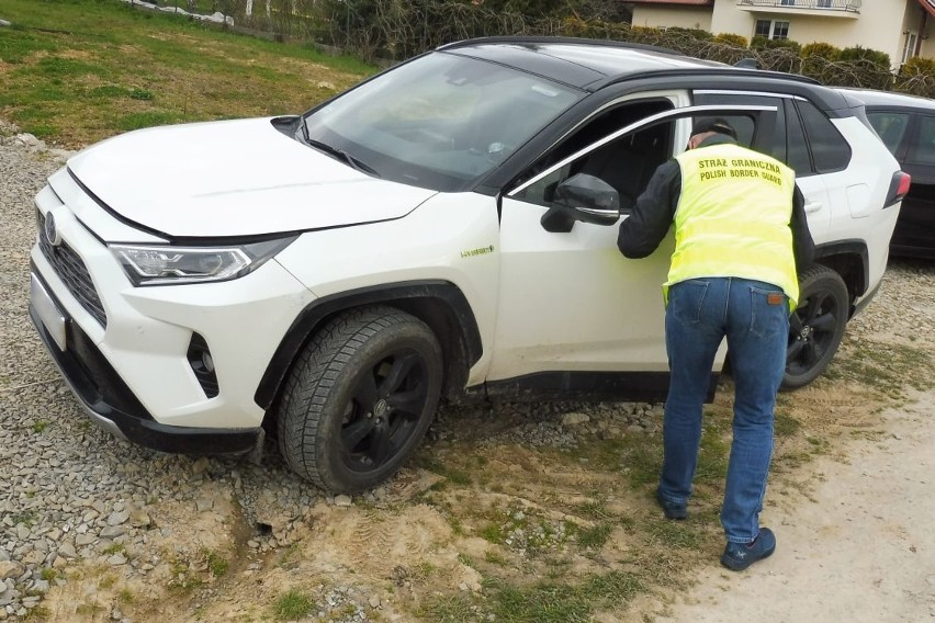 Maj 2021, Dylągówka pow. rzeszowski. Toyota RAV4  o wartości...