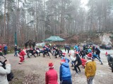 II Przysuski Bieg Mikołajkowy nad zalewem Topornia. W zawodach udział wzięło ponad stu uczestników. Zobacz zdjęcia