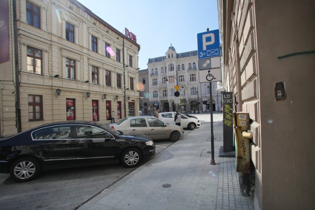 Do grudnia niepełnosprawni mogą występować o nowe  karty parkingowe. MOPS weryfikuje, czy wszystkim się one należą