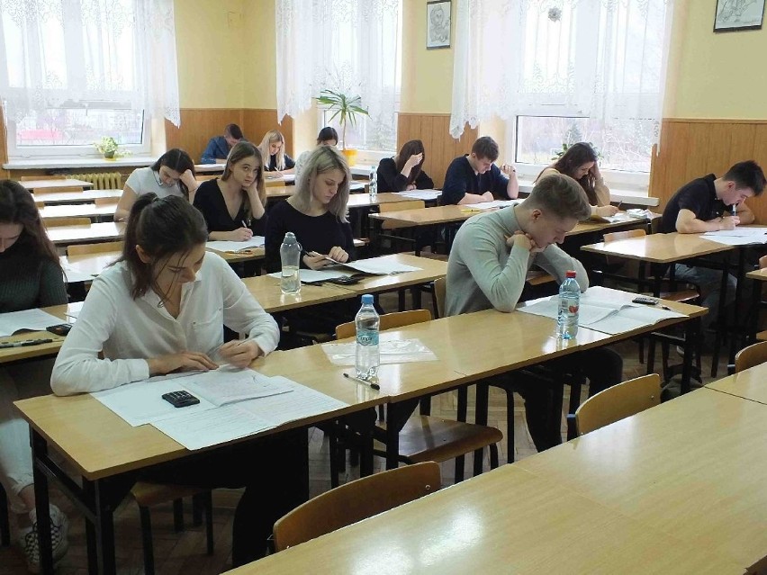 11. Świętokrzyska Matura Próbna 2020 z matematyki w Starachowicach. Uczniowie dali radę [ZDJĘCIA]