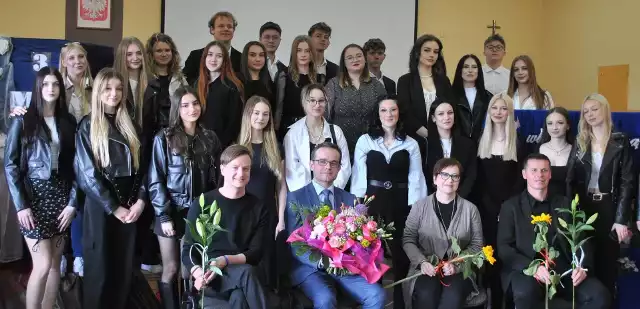 Piątkowa uroczystość rozdania świadectw dla maturzystów z XII Liceum Ogólnokształcącego w Radomiu.