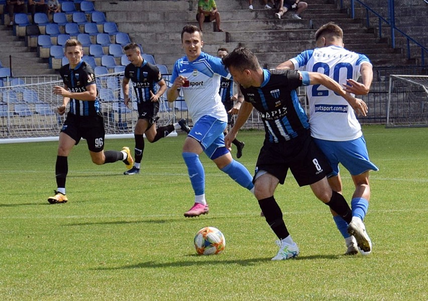 4 liga podkarpacka. Aleksander Drobot zdobył dwie brami i Igloopol Dębica ograł JKS Jarosław 2:1 [RELACJA, ZDJĘCIA]