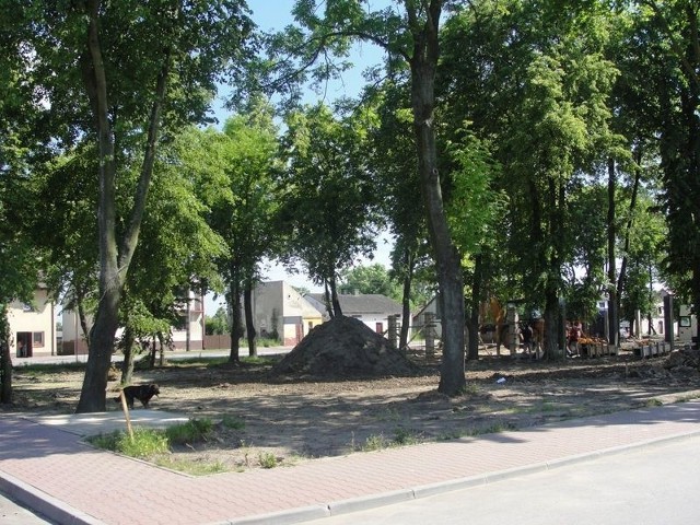 Trwają prace w centrum Klwowa, jeszcze w wakacje odnowiony zostanie park.