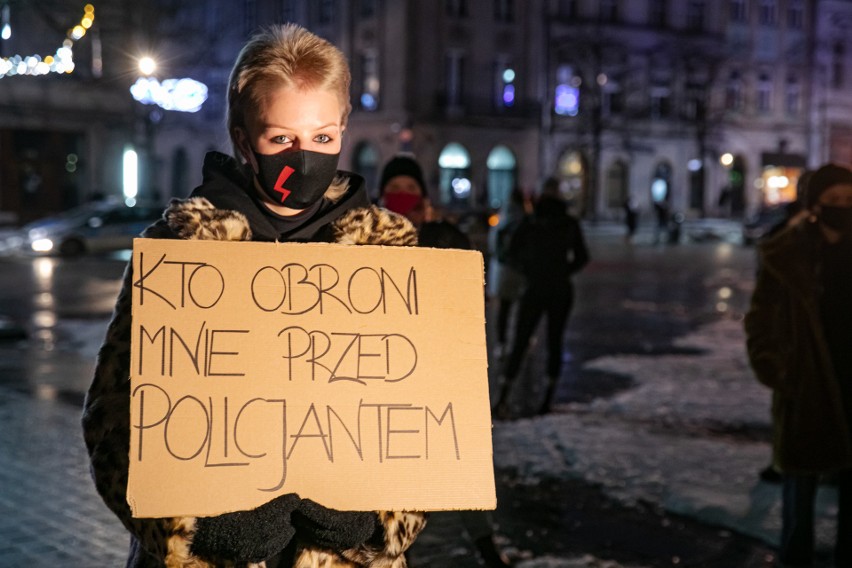 Kraków. Demonstrowali przeciwko planowanym zmianom zasad płacenia mandatów [ZDJĘCIA]