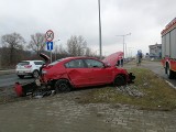 Nowy Sącz. Wypadek na Al. Piłsudskiego obok sklepu "Agata Meble". Zderzyły się dwie osobówki [ZDJĘCIA]