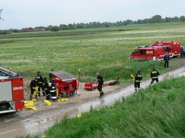 Przy zabezpieczaniu wałów przeciwpowodziowych w maju na terenie gminy Gorzyce miejscowe jednostki ochotniczych straży pożarnej wsparło 30 jednostek państwowej straży pożarnej z okręgu krośnieńskiego i rzeszowskiego.