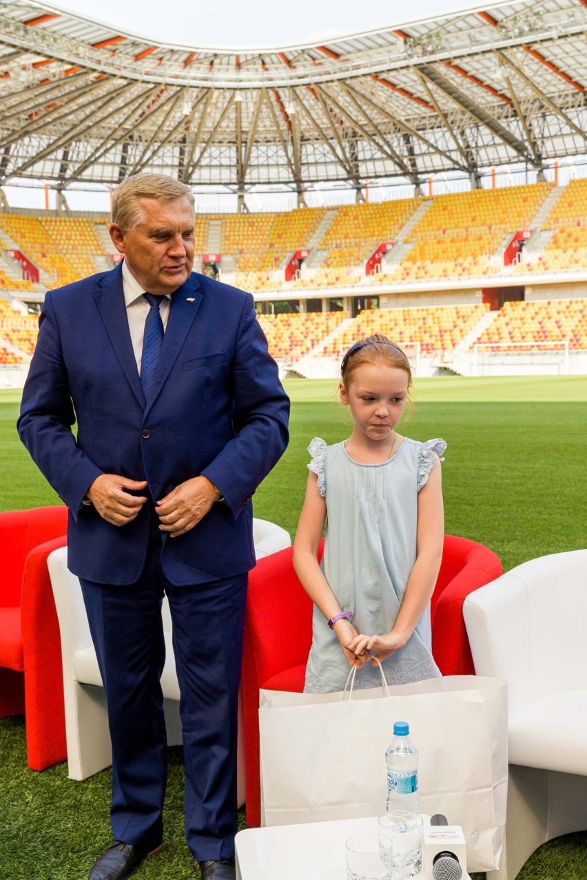 8-letnia Nina Czurak została dwumilionowym gościem Stadionu...