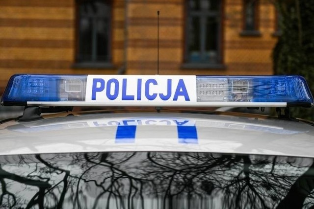 Bandyta gazem zaatakował ekspedientkę w sklepie w Kozienicach.
