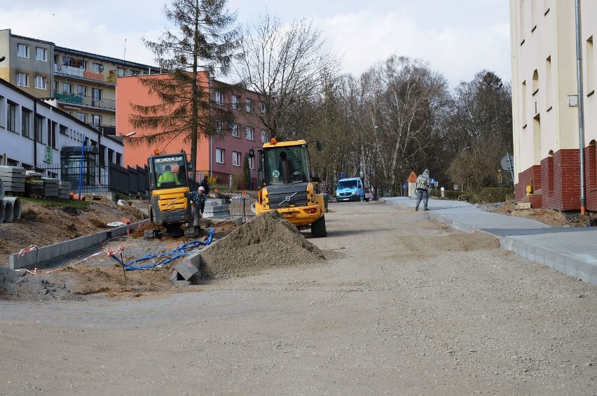 Na Pochyłej w Bytowie tną nowy asfalt. Gazownicy odpowiadają (zdjęcia)