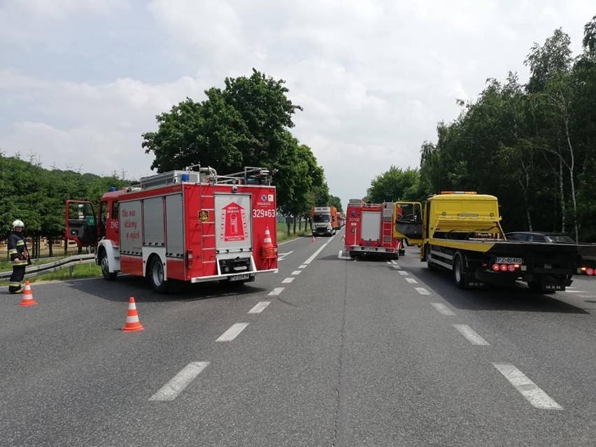 Wypadek na trasie Poznań - Stęszew. Jedna osoba trafiła do szpitala
