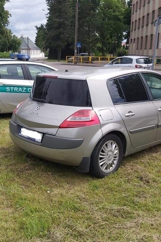 Augustów. Pościg za kurierami nielegalnych migrantów. Potrącono pogranicznika, padły strzały [ZDJĘCIA]