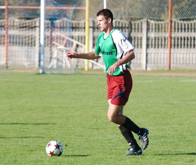 Piotr Pawłowski i jego koledzy z Wiernej zagrali nieskutecznie i 0:0 zremisowali z Górnikiem Wieliczka.