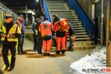 Wypadek w Oleśnicy. Trzy osoby na torach, pociąg potrącił jedną z kobiet (ZDJĘCIA)