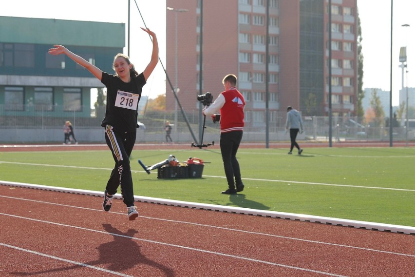 Sportowa inauguracja roku na Politechnice Świętokrzyskiej w Kielcach. Był bieg i mecz [ZDJĘCIA]