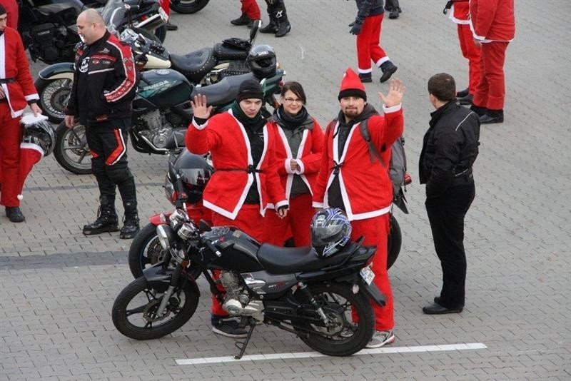 Ponad 100 Mikołajów najechało w niedzielę Opole.