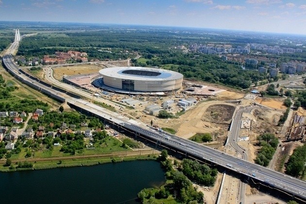 Stadiony na Euro 2012 prezentują się okazale, ale jak na nie dojedziemy?