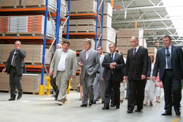 Prezydent Ukrainy, Wiktor Juszczenko zwiedza zakład produkcyjny Barlinka w Winnicy. Fot. Barlinek