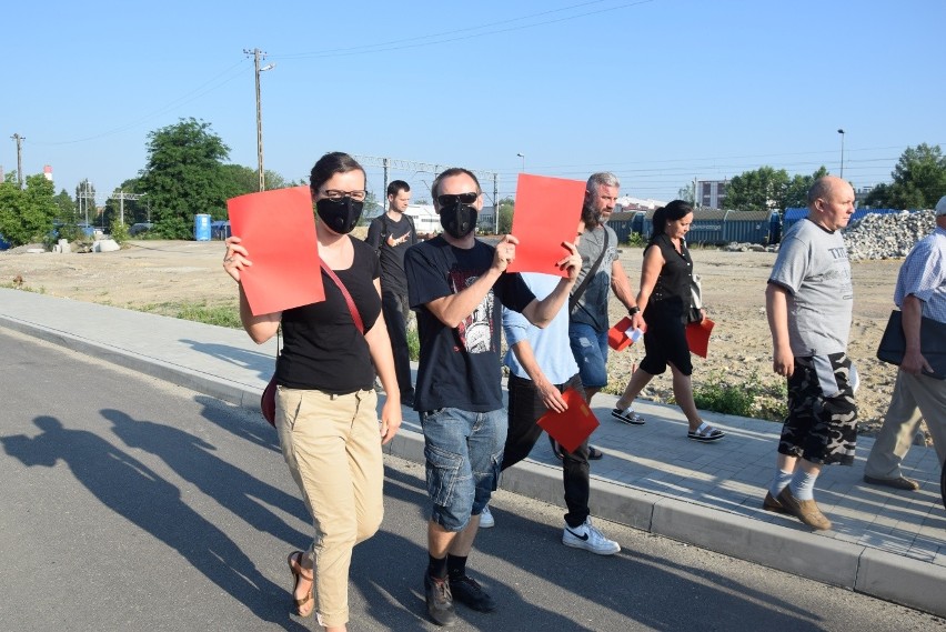 Około stu skawinian protestowało przeciw zatruwaniu...