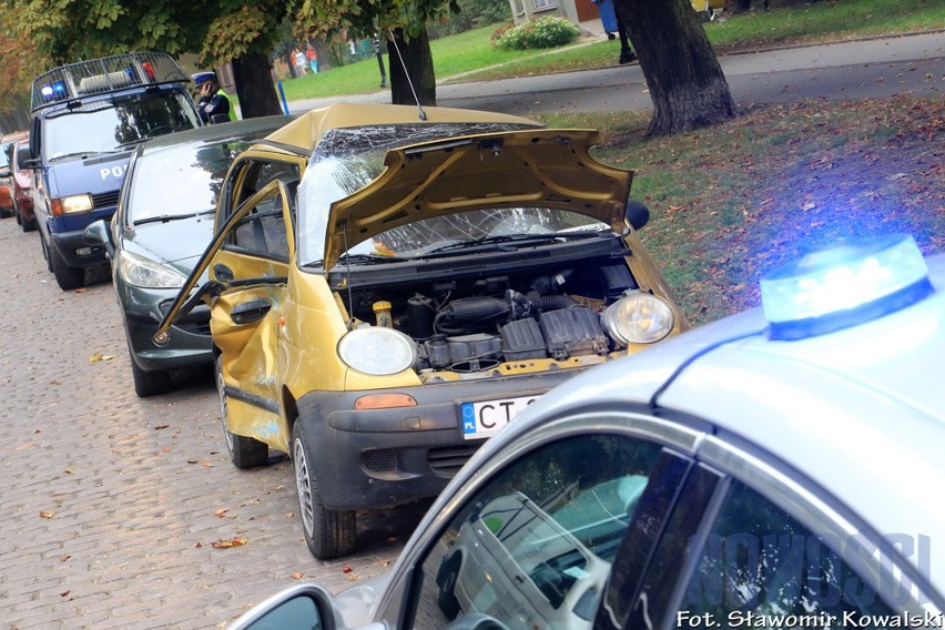 Wypadek na Szosie Bydgoskiej w Toruniu. Tramwaj zderzył się z autem
