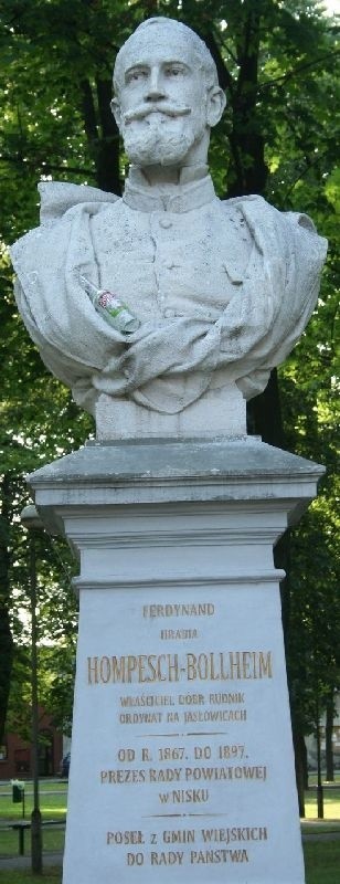 Pomnik hrabiego Ferdynanda Hompescha na plantach w Rudniku nad Sanem.