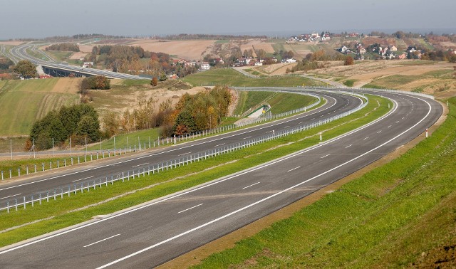 Na Podkarpaciu droga ekspresowa S19 będzie miała łącznie 169,6 km. Na razie gotowych jest 30,2 km, a w realizacji 54,2 km. Największym wyzwaniem będzie budowa trasy między Rzeszowem a Barwinkiem, gdzie w trudnym terenie zaplanowano jej aż 85,2 km.