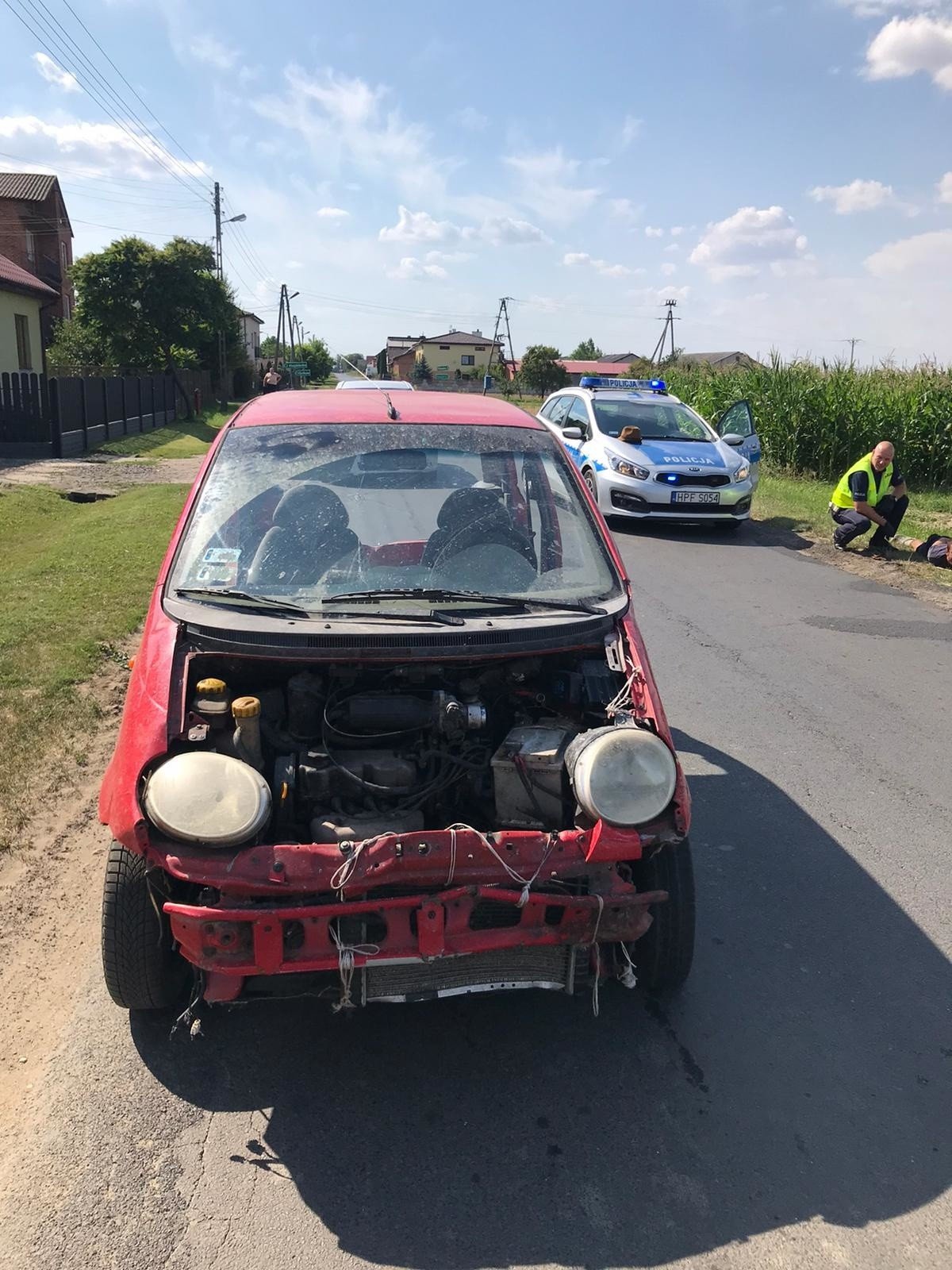 Pijany jechał autem bez drzwi, zderzaka, tablic i świateł