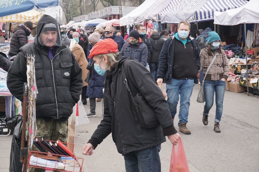 Można było kupić niemal wszystko - od ziemniaków oferowanych...